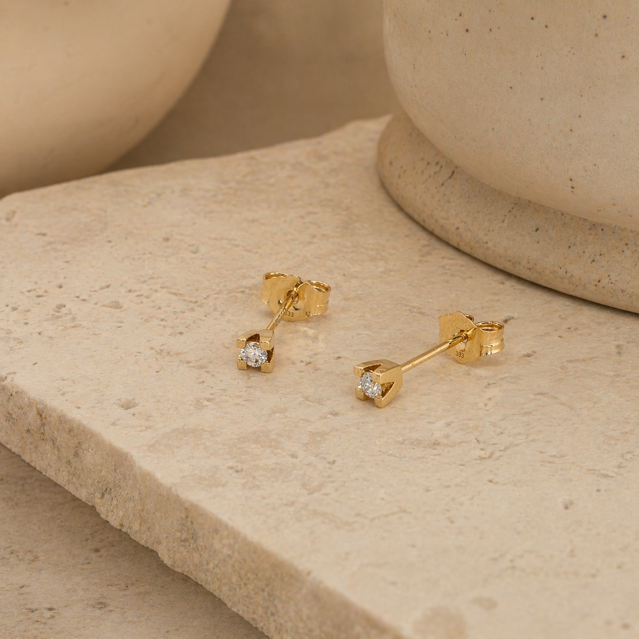 Scrouples Kleopatra diamant ørestikker med 0,10 ct 14 kt guld 1135,10