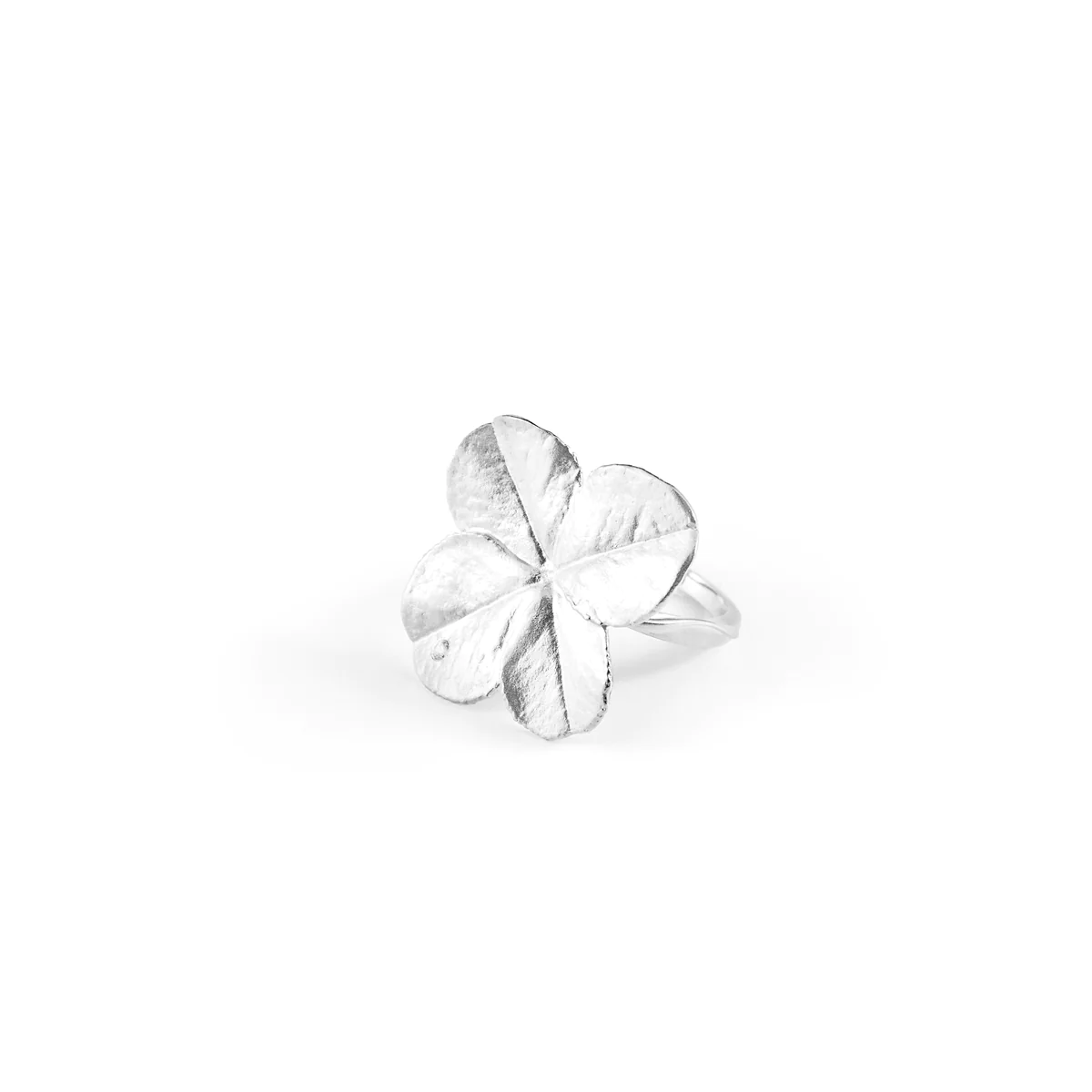 Helt enkelt og alligevel med så meget betydning – Flora Danica Firkløver Statement Ring 907.FLC-STRI-S