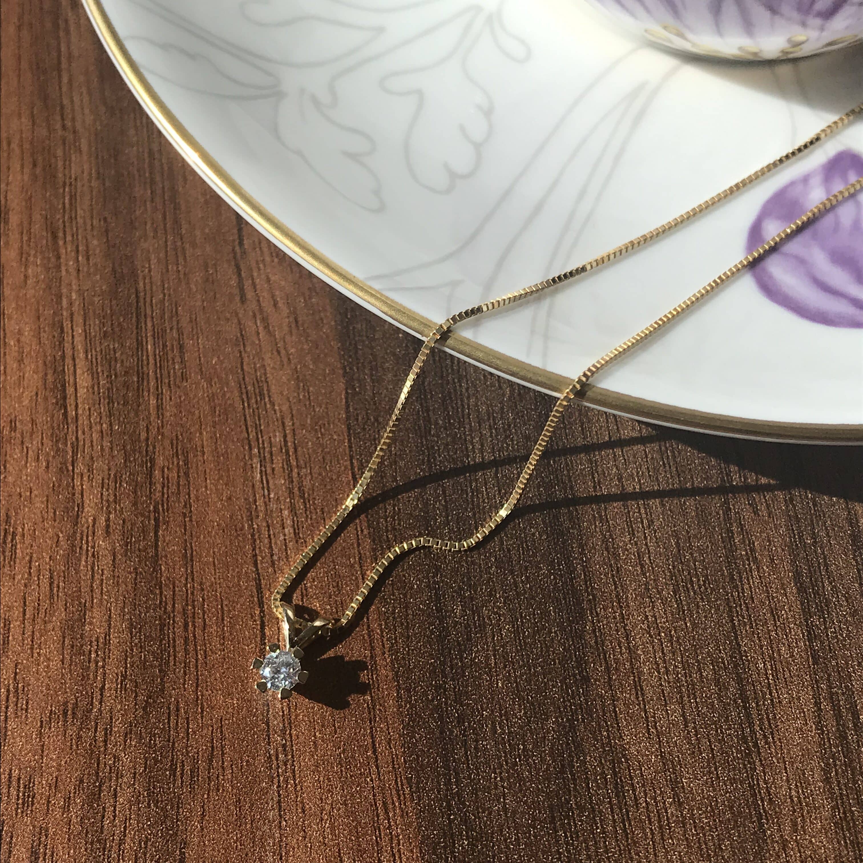 Scrouples Vida Vedhæng 8 karat guld med 0,20ct diamant 2813,20