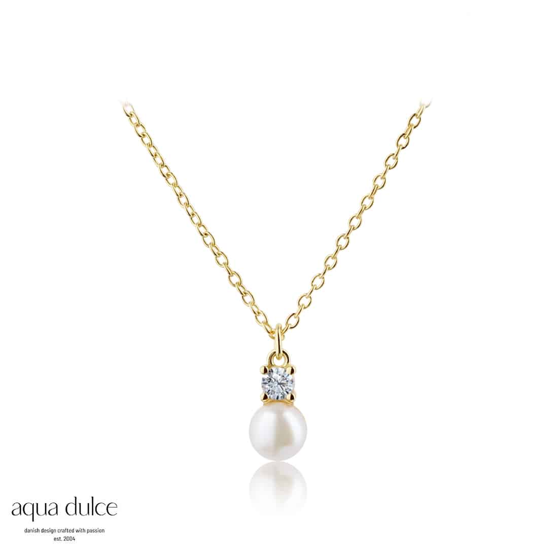 Aqua Dulce - Darling Bubbels Halskæde - Forgyldt Sølv Fin og enkel halskæde med et smuk perlevedhæng, isat en klar zirkon.