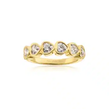Sif Jakobs Amorino Ring SJ-R2494-CZ-YG - Smuk hjerte ring fra Sif Jakobs, med de fineste hjerte zirkoner på række🤍 Leveres i flot smykkeæske 🤍
