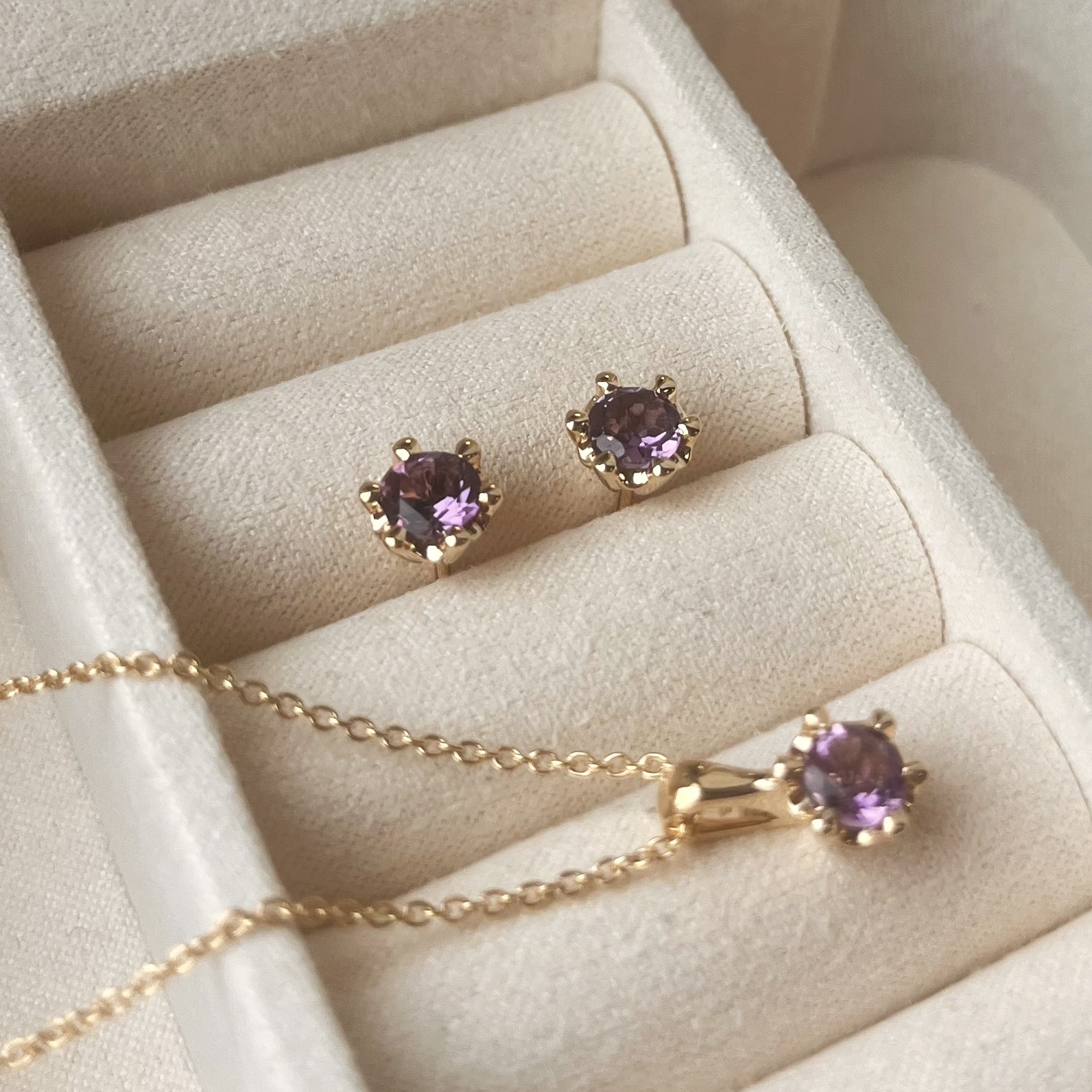 Scrouples Amethyst Øreringe 8 Karat Guld 124683