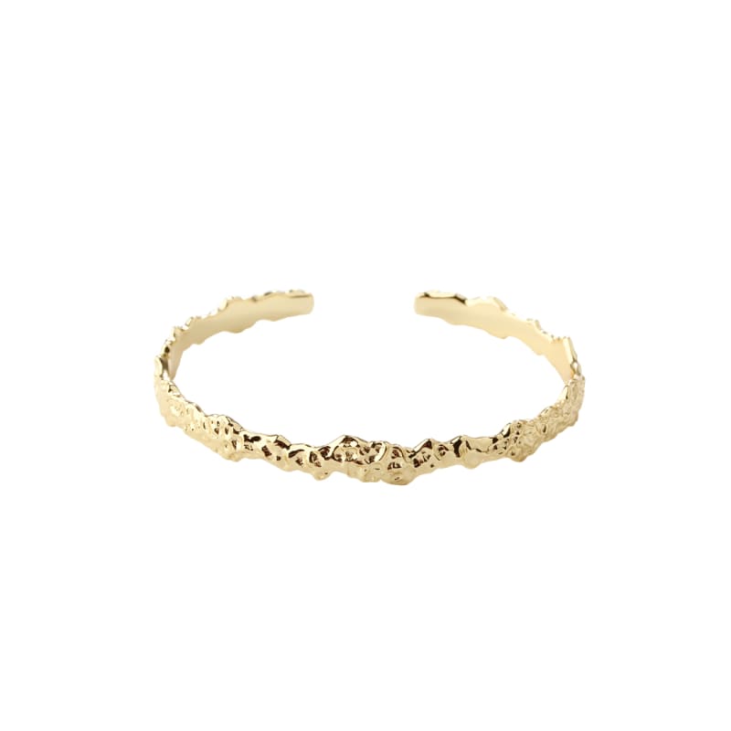 Aqua Dulce Cappa Armring i forgyldt sølv med åben oval form. Nem at tage af og på. Smukt dansk design – mål 55 x 50 mm. Køb online i dag.