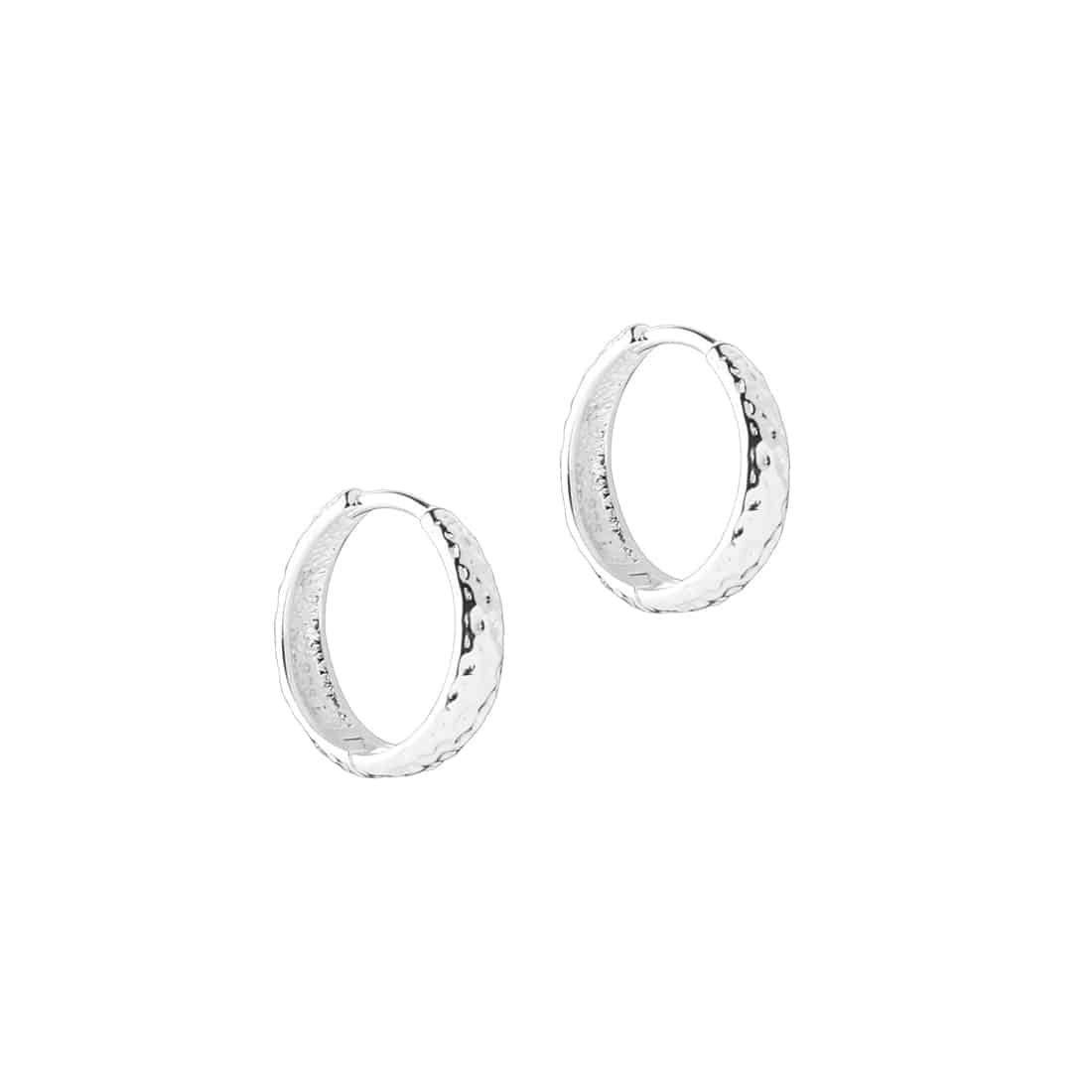 Aqua Dulce Cappa Hoop 16mm Sølv 6237 - sølv med banket overflade og nemt click-system. Stilrene hoops til hverdag og fest. Køb hos Guldsmedlange.dk