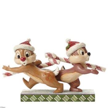 Disney Traditions Chip & Chap Julefigur K2-4051975 – håndmalet resinfigur designet af Jim Shore. Perfekt julefigur til Disney-samlere.