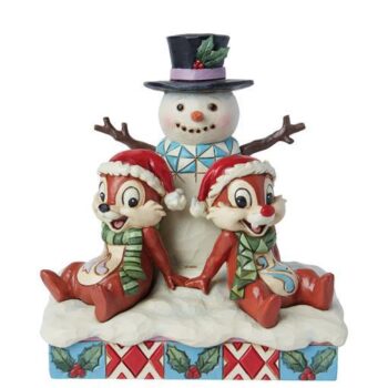 Disney Traditions Chip & Chap Med Snemand K2-6015006 - håndmalet resin figure af Jim Shore