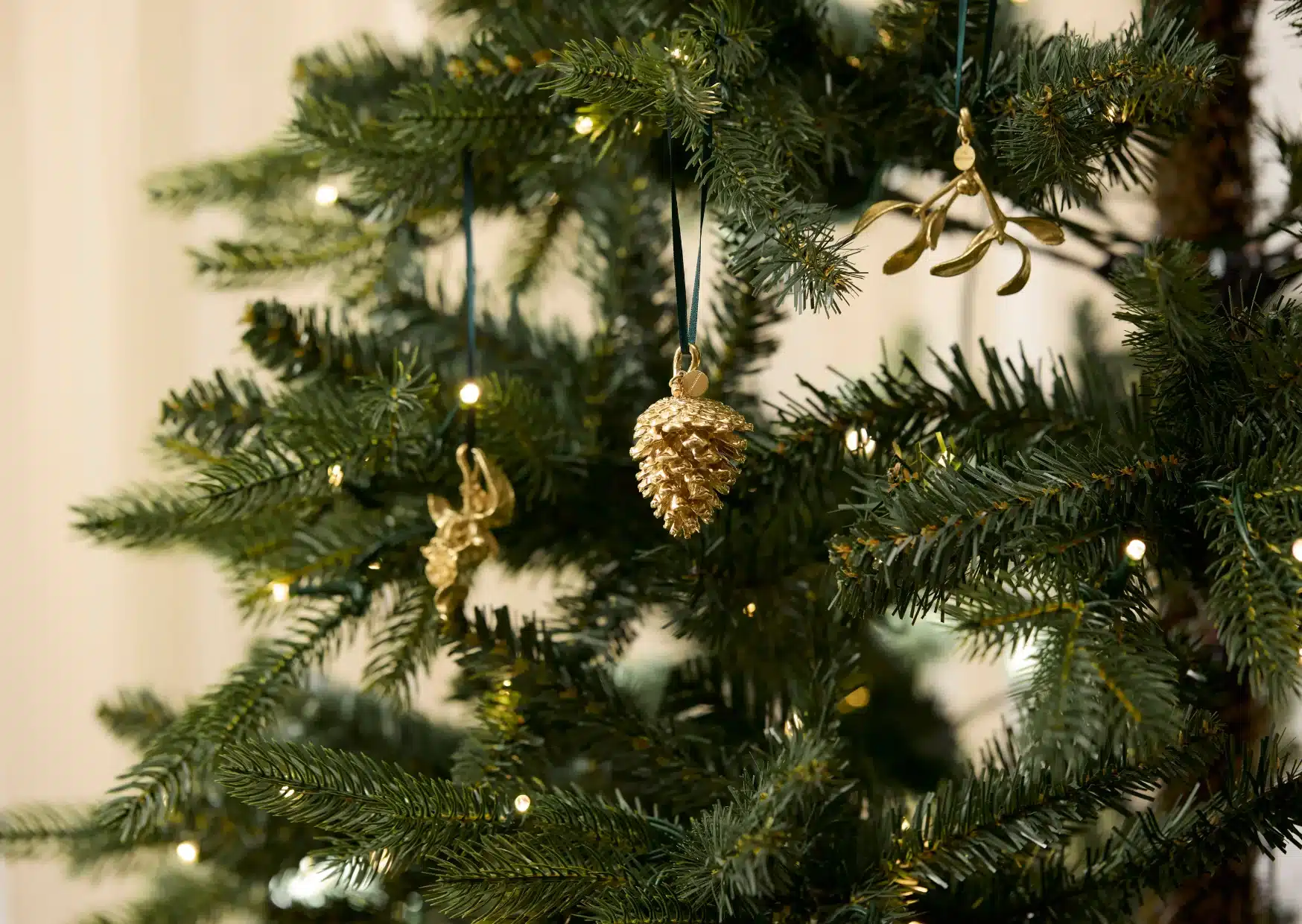 Flora Danic Julepynt Fyrrekoglen Guldbelagt