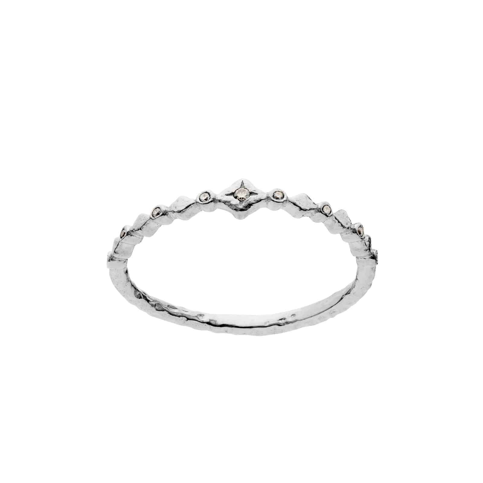 Maanesten Ria Ring Sølv 4873c - feminin ring, der kan bæres alene eller sammen med andre smykker. Perfekt til både hverdag og fest.
