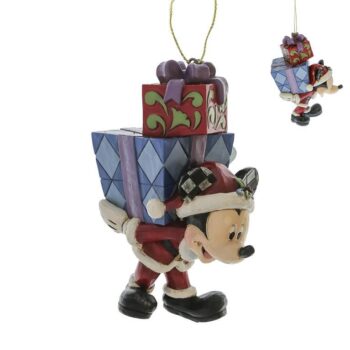 Disney Traditions Mickey Med Gaver Juleornament K2-6017547 - håndmalet resinfigur på 11 cm. Perfekt lille julepynt til Disney-fans.