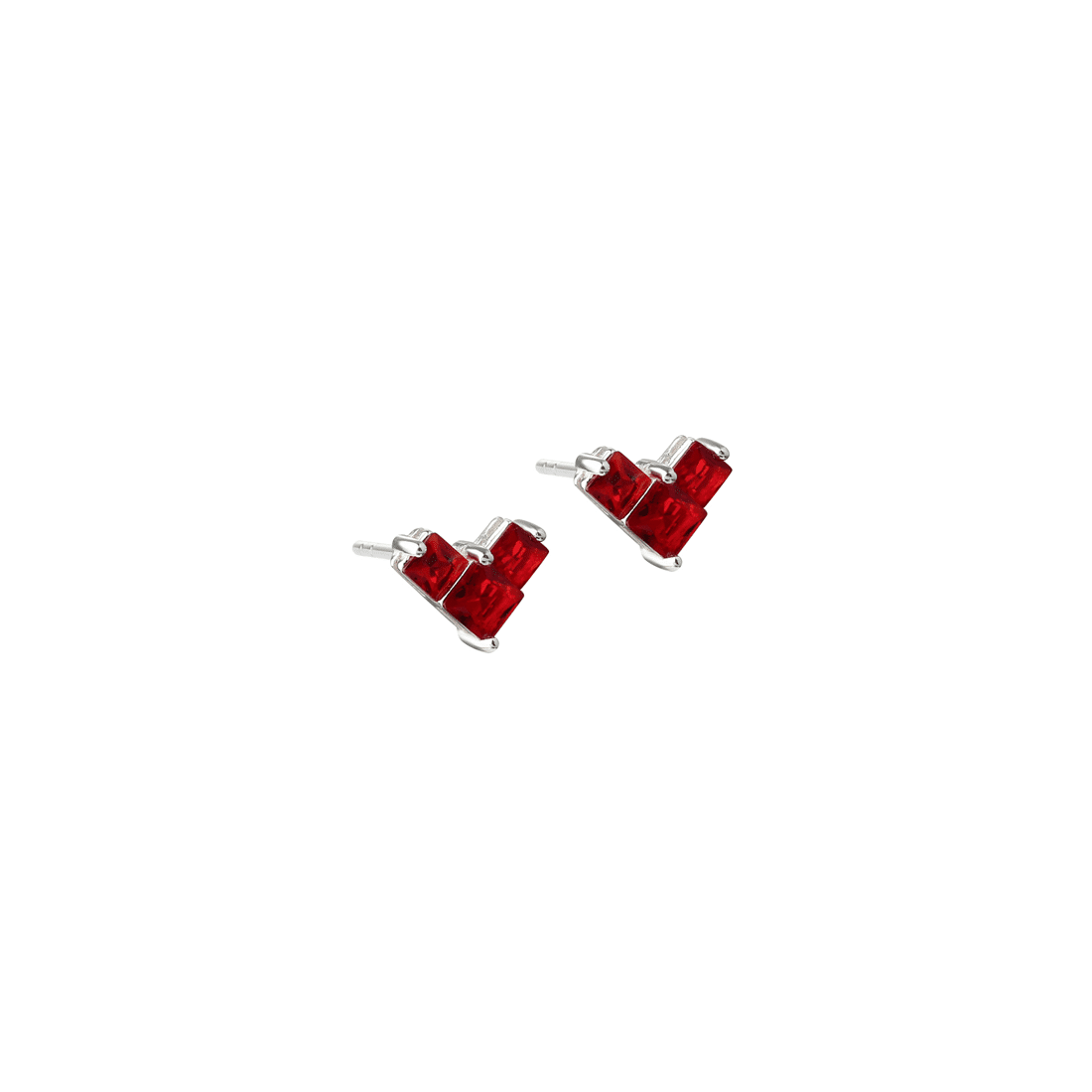 Aqua Dulce Kara Heart Red Ørestikker Sølv 6605 - fine ørestikker formet som et hjerte af røde zirkonia. De giver et sødt og feminint udtryk.