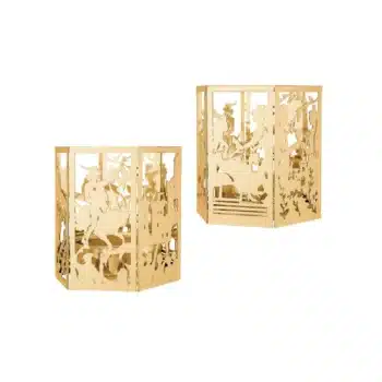 H. C. Andersen Julepynt Lysestage 2-pk med Klods Hans 98863182000 et sæt lysestager til fyrfadslys, inspireret af H. C. Andersens eventyr Klods Hans.