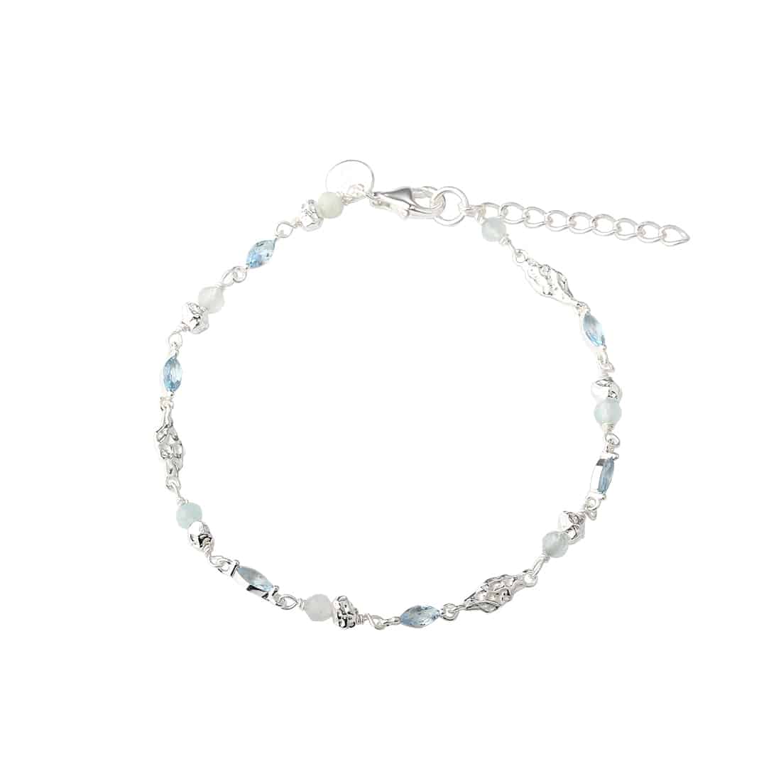 Aqua Dulce Sinna armbånd 17+3cm sølv 6812 - Et enkelt og feminint armbånd, med blå nuancer, der passer til både hverdag og fest.