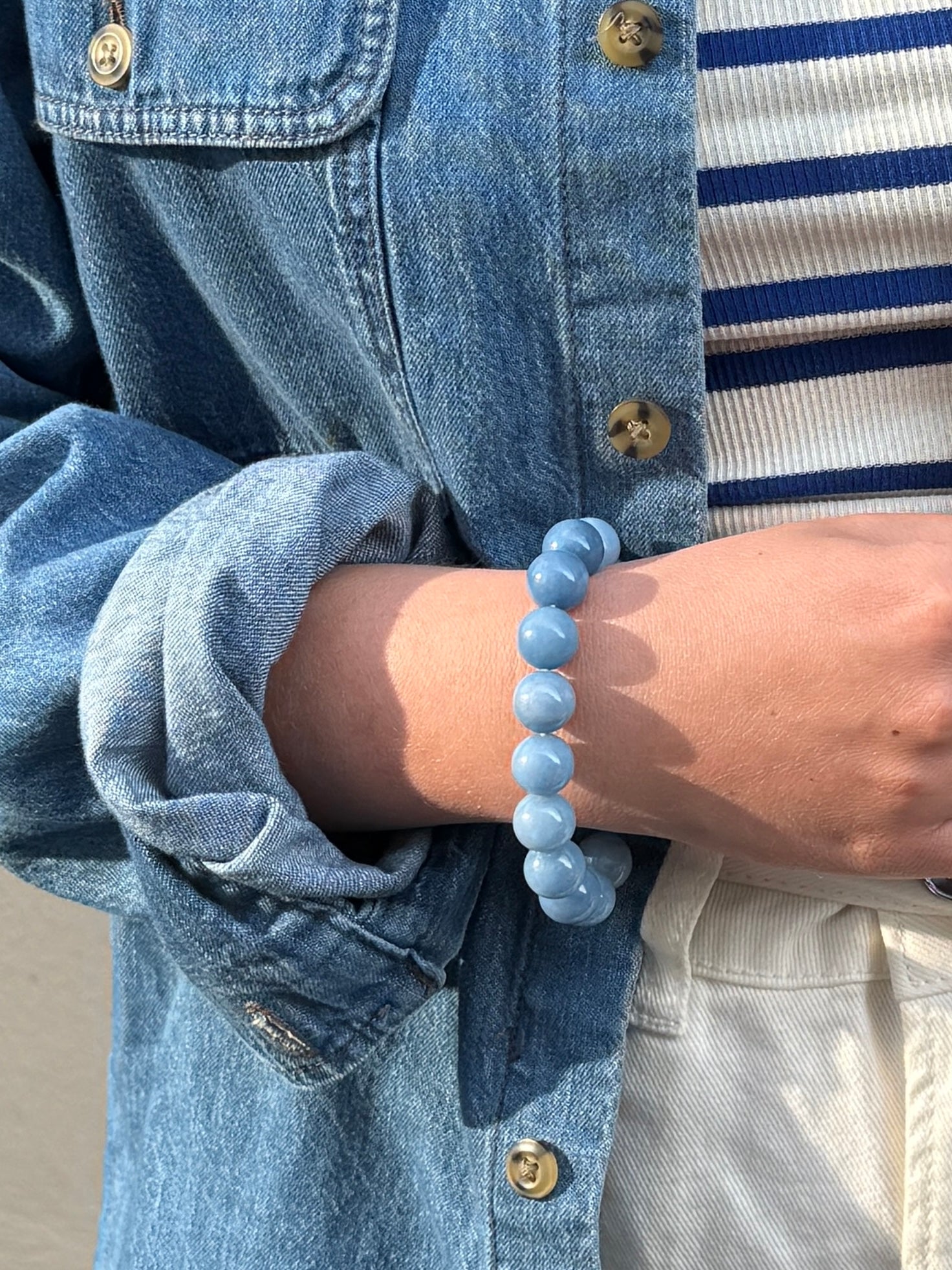 Elastisk armbånd med akvamarin sten