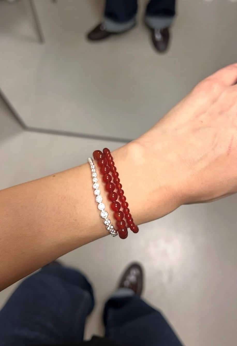 Rød jade armbånd små sten Soï Copenhagen