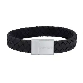 Læderarmbånd fra Son of Noa i flettet sort kalveskind med lås i stål. Klassisk armbånd til daglig brug.