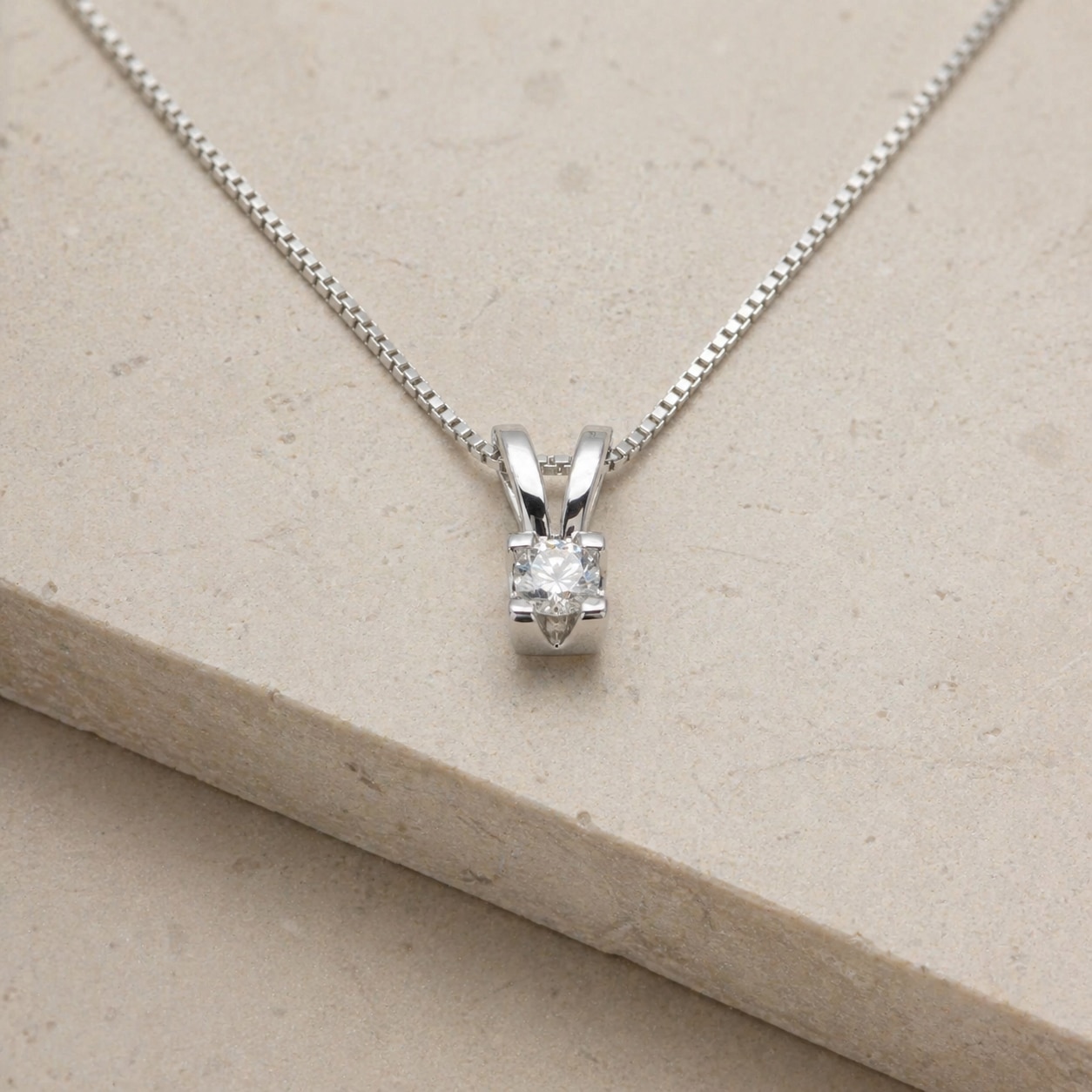 Scrouples Kleopatra diamant vedhæng 0,10 ct 14 kt hvidguld 2136,10