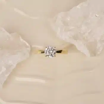 Lab grown diamant ring i 14 kt guld fra Siersbøl Luxury med 1,00 ct TW/VS2 diamant.