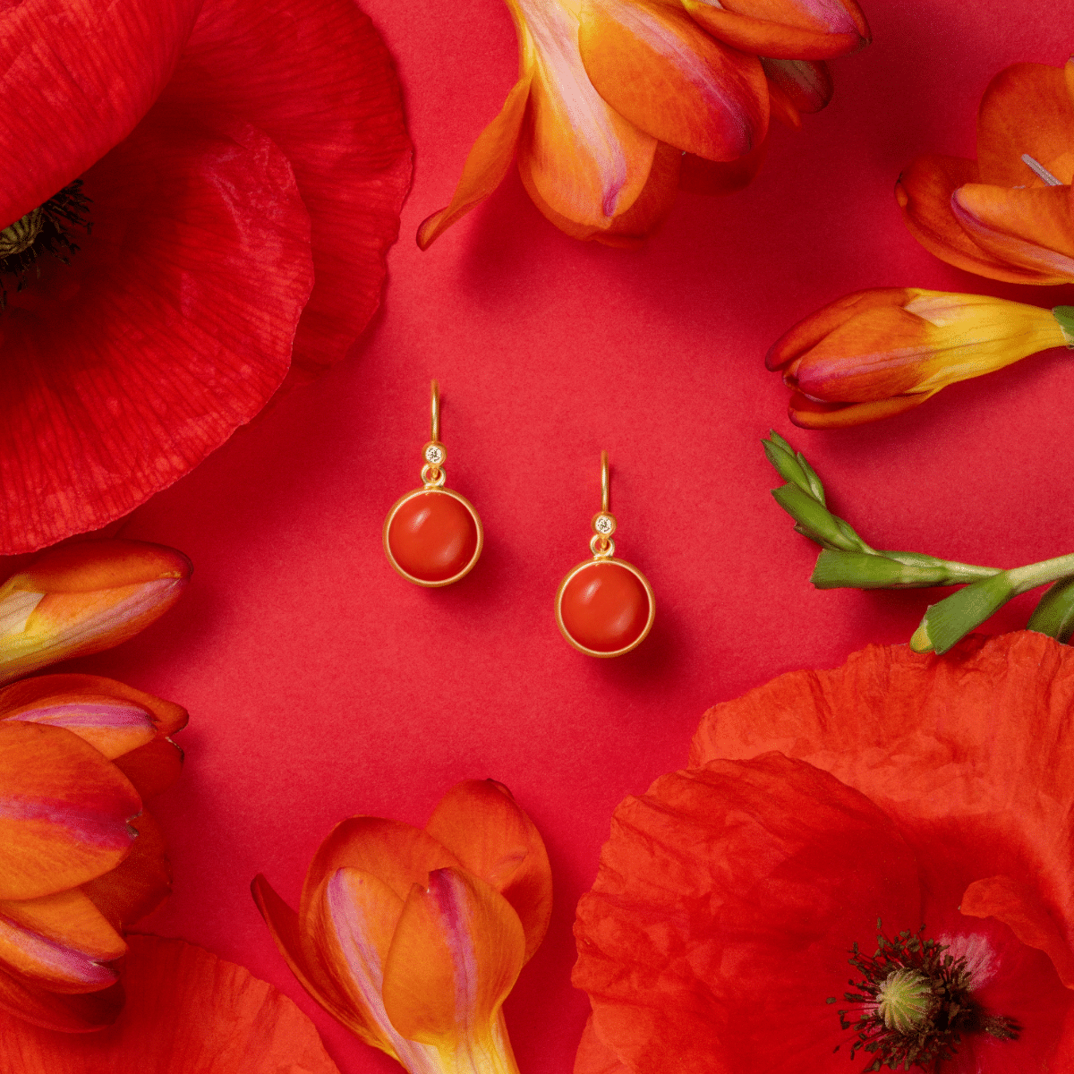 Julie Sandlau Prime øreringe Red Coral Crystal i 22 kt forgyldt 925 sterlingsølv med cubic zirconia HKS181GDRECOCRCZ