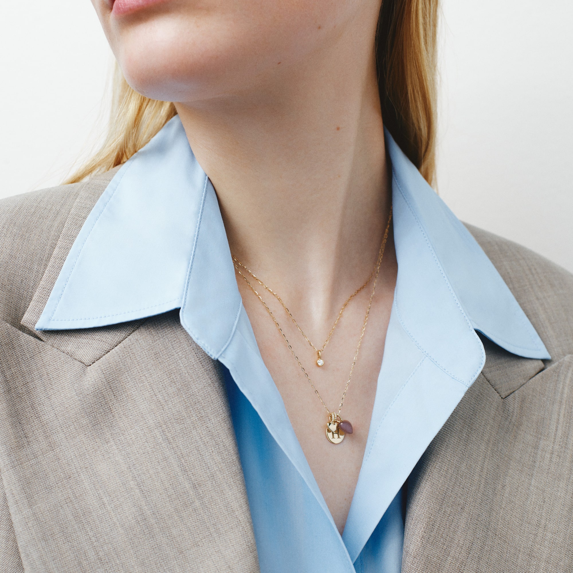 Julie Sandlau Pure Love vedhæng i 100 % genanvendt 14 kt guld med 0,0125 ct diamant YG14-PD435