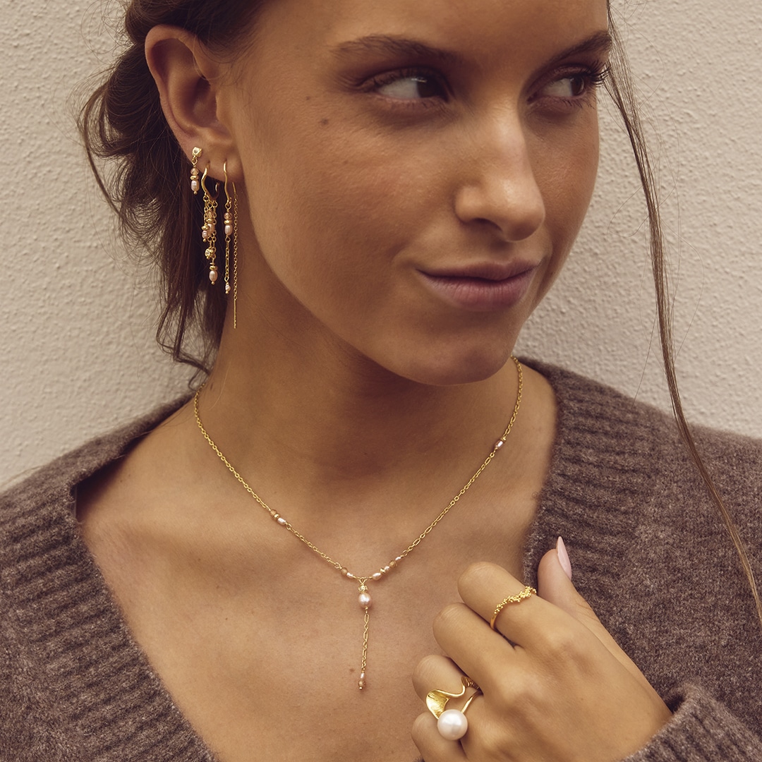 Aqua Dulce, Liora øreringe, forgyldt sølv, ferskvandsperler, rosa zirkonia, hoops, dameøreringe